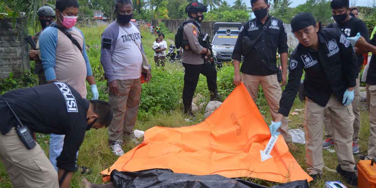 Polisi olah TKP atas meninngalnya seorang warga di bendungan, Jalan Sosial pada Senin (09/11/2020).